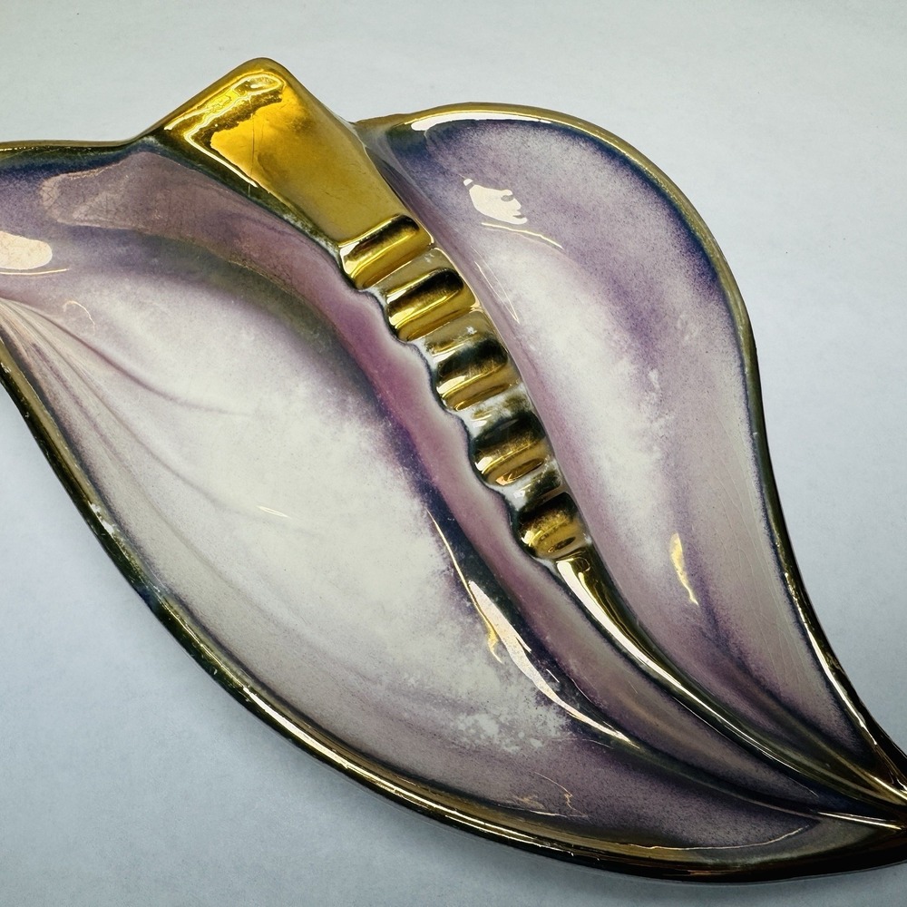 Vintage Mid Century California USA Pottery Leaf Shaped Ashtray Purple & White - Picture 3 of 8
